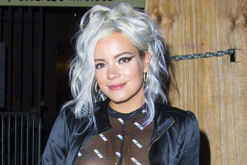 Lily Allen showing her natural tits with no shame whatsoever gallery, pic 22