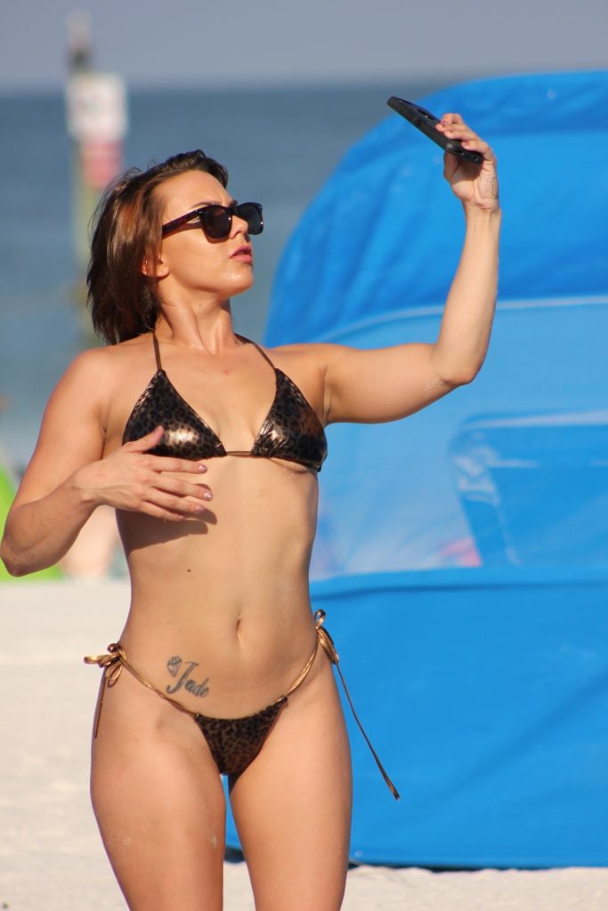 Maria Jade showing her body in a barely there bikini number gallery, pic 10