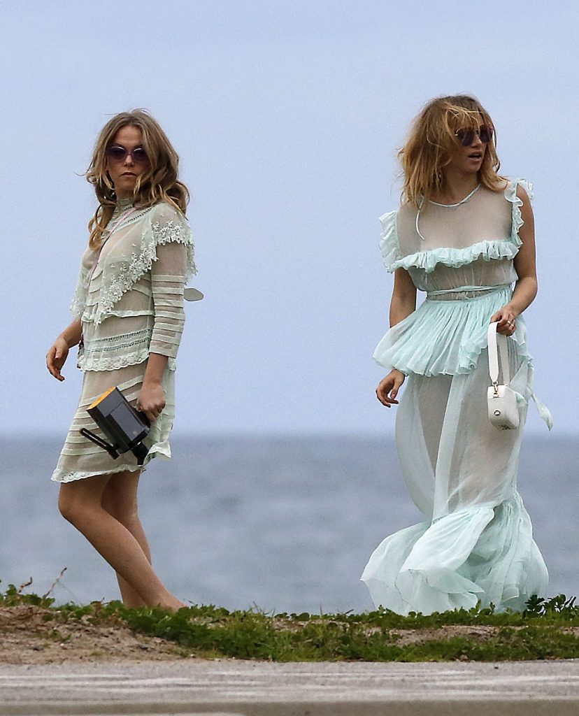 Suki Waterhouse nip slip pictures – 18 high-quality photos for you gallery, pic 6