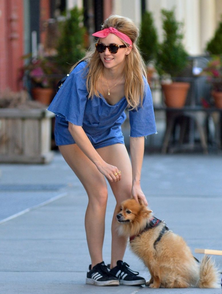 Stylish blond-haired beauty Suki Waterhouse showing her legs gallery, pic 8