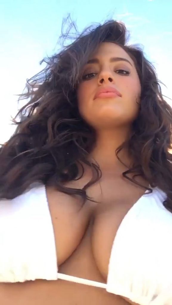Ashley Graham and her thick girlfriend posing in their bikinis gallery, pic 12