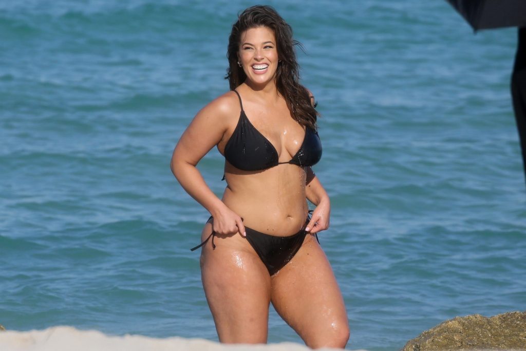 Brave and stunning model Ashley Graham showing her rolls and curves gallery, pic 28