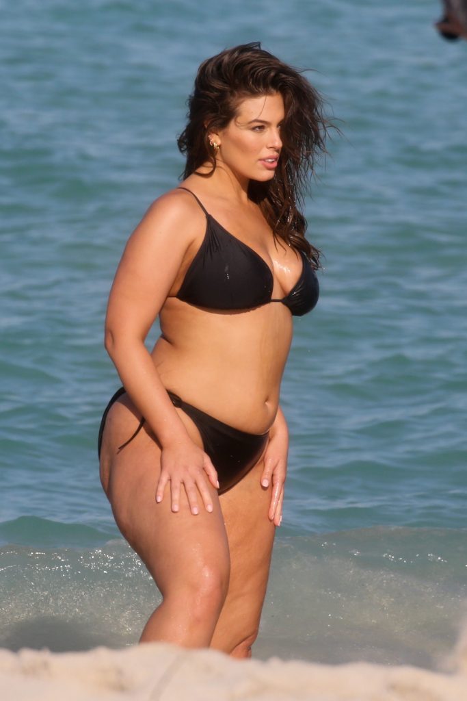 Brave and stunning model Ashley Graham showing her rolls and curves gallery, pic 30