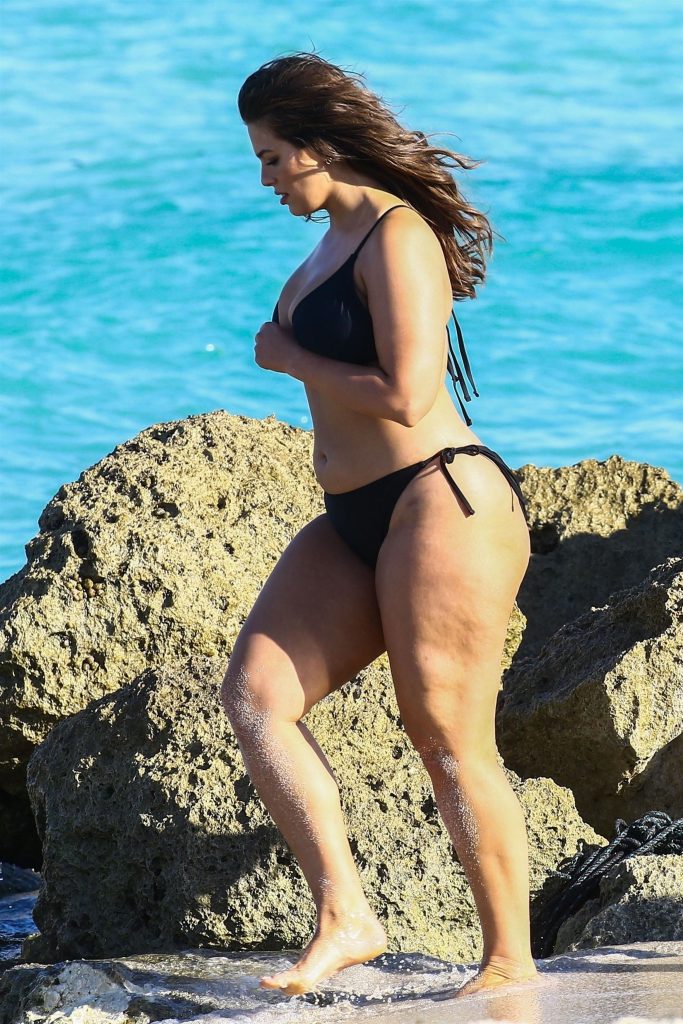 Brave and stunning model Ashley Graham showing her rolls and curves gallery, pic 78