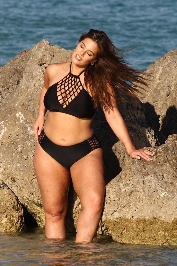 Brave and stunning model Ashley Graham showing her rolls and curves gallery, pic 84