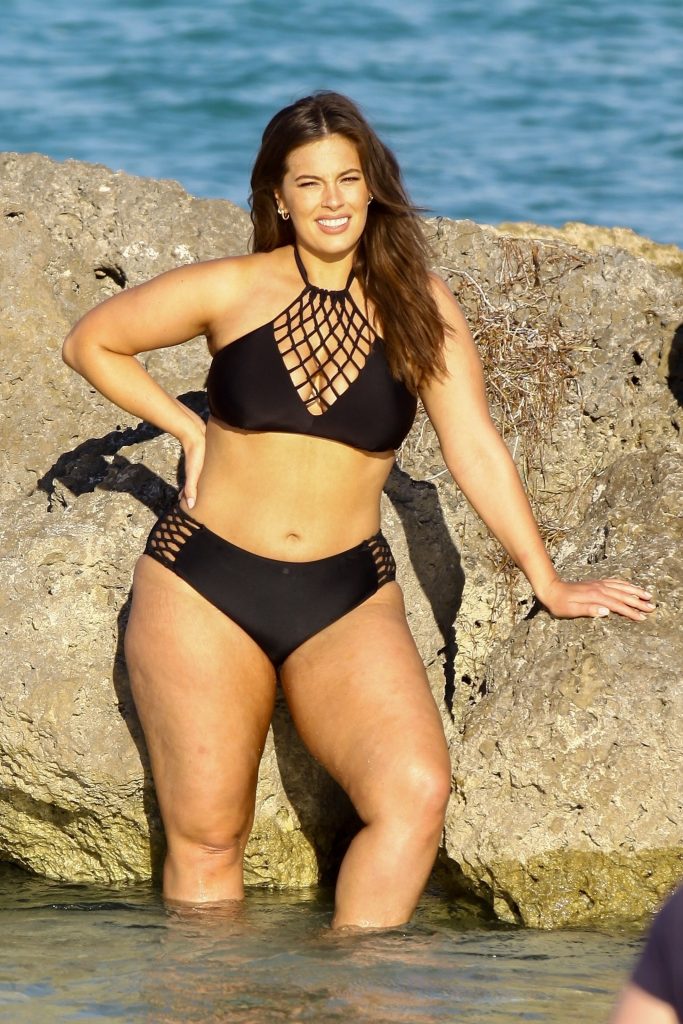 Brave and stunning model Ashley Graham showing her rolls and curves gallery, pic 14