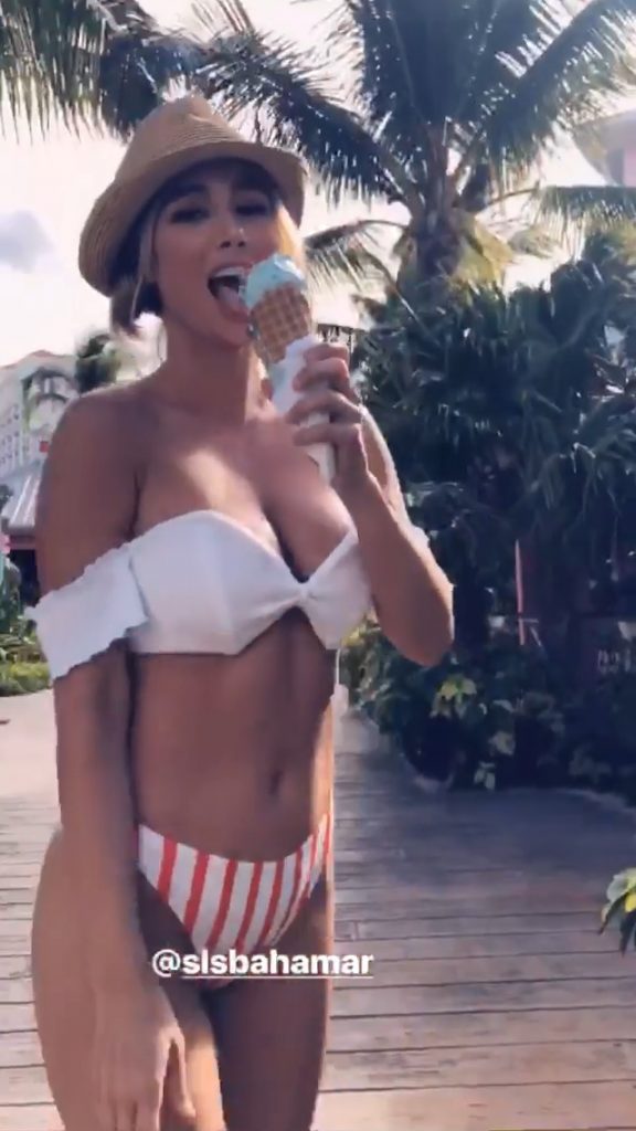 Sara Jean Underwood strutting in a very revealing outfit with an ice cream gallery, pic 16