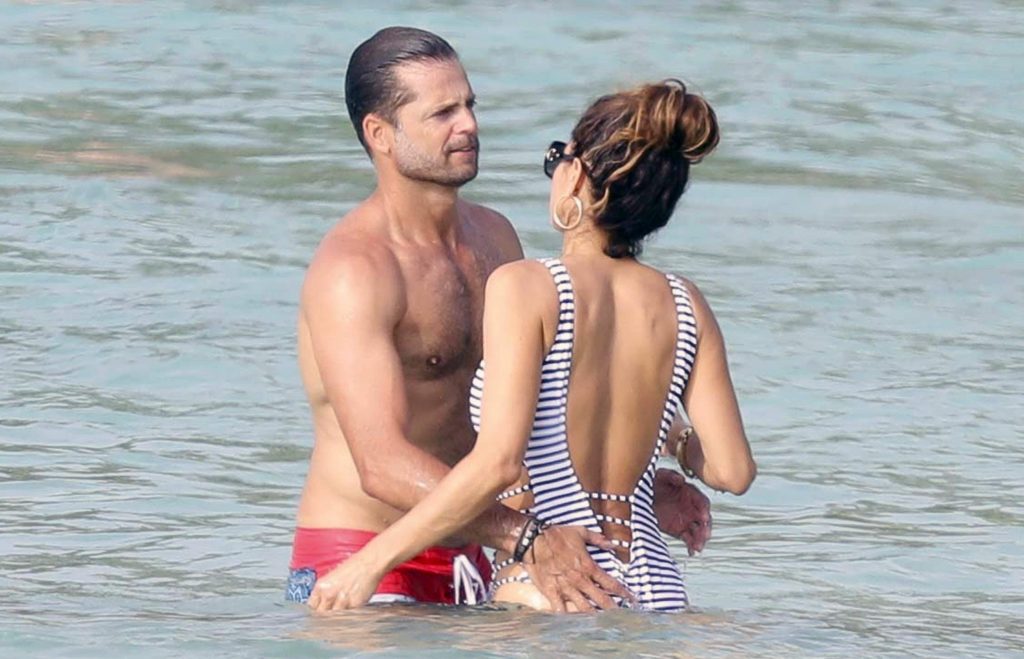 Brooke Burke making out in the water and showing her big mature boobs gallery, pic 20