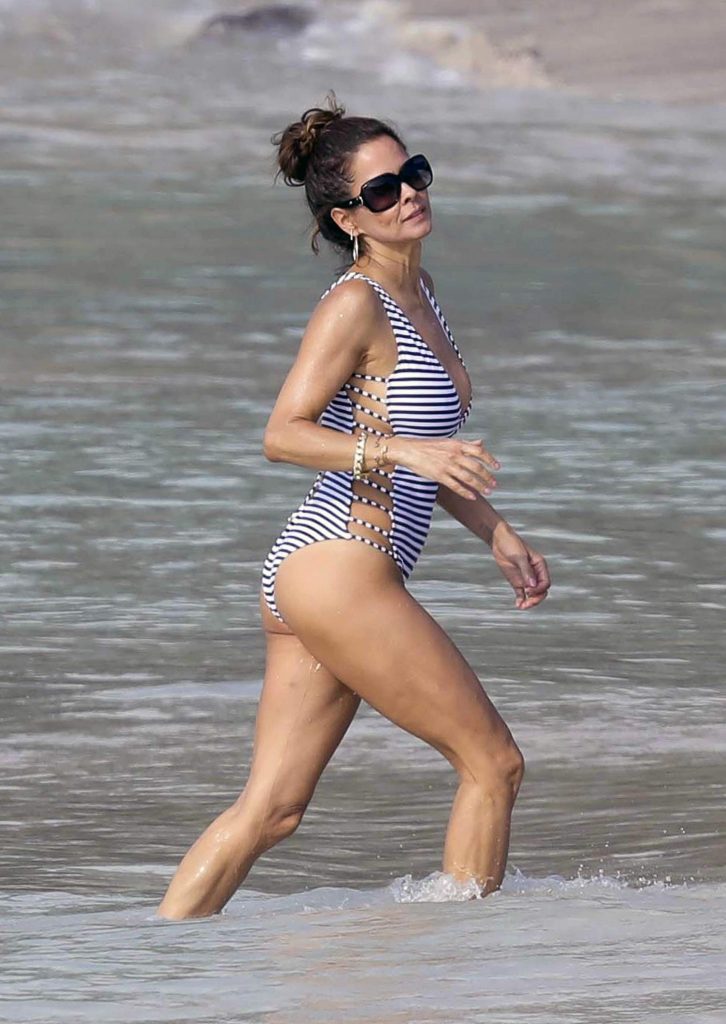 Brooke Burke making out in the water and showing her big mature boobs gallery, pic 6