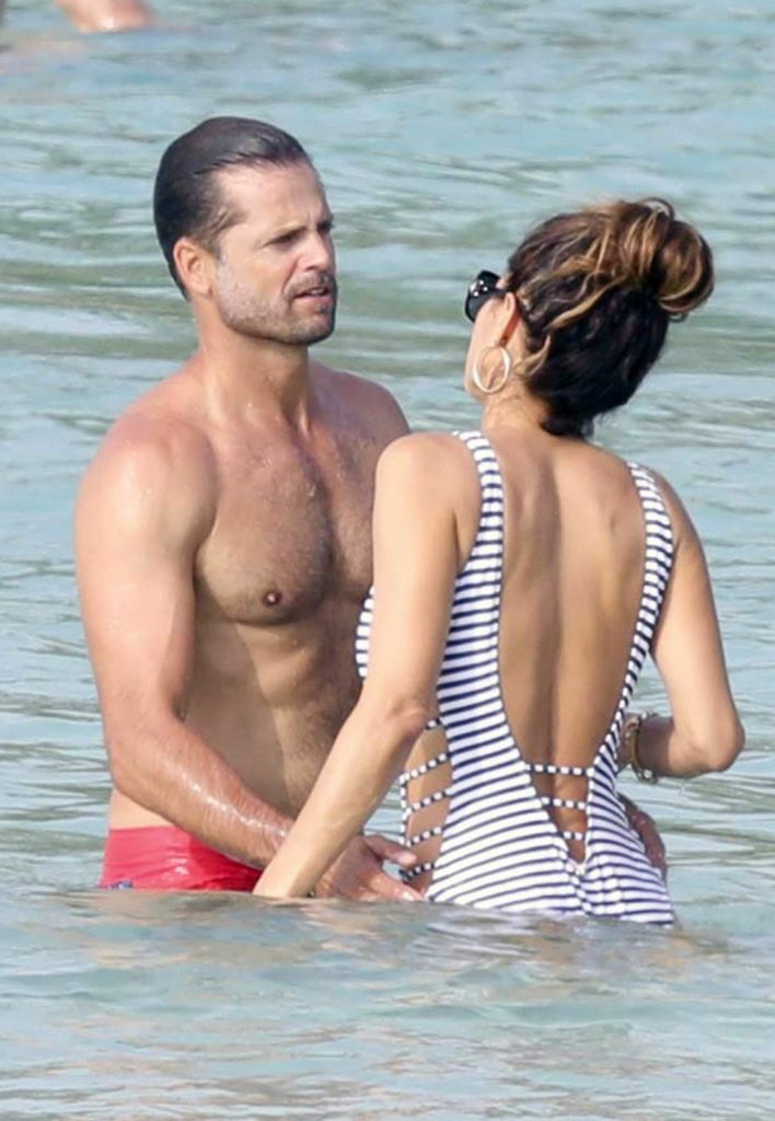 Brooke Burke making out in the water and showing her big mature boobs gallery, pic 14