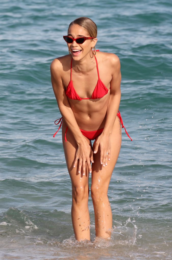 Skinny stunner Jasmine Sanders showing her beautiful bikini body gallery, pic 50