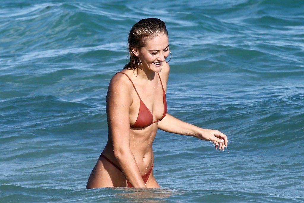 Sexy Selena Weber shows her bikini body on the beach in Miami gallery, pic 36