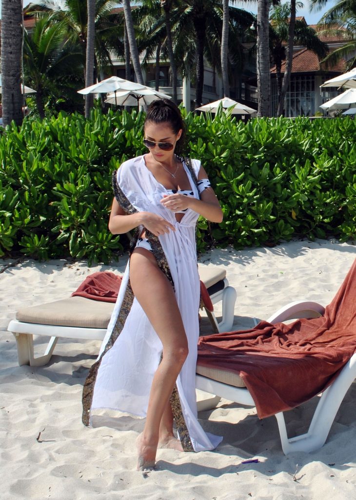 Bikini-clad beauty Chloe Goodman showing her body on a Thai beach gallery, pic 60