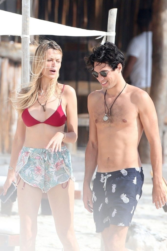 Petra Nemcova makes out with her boyfriend while on holiday in Mexico gallery, pic 4