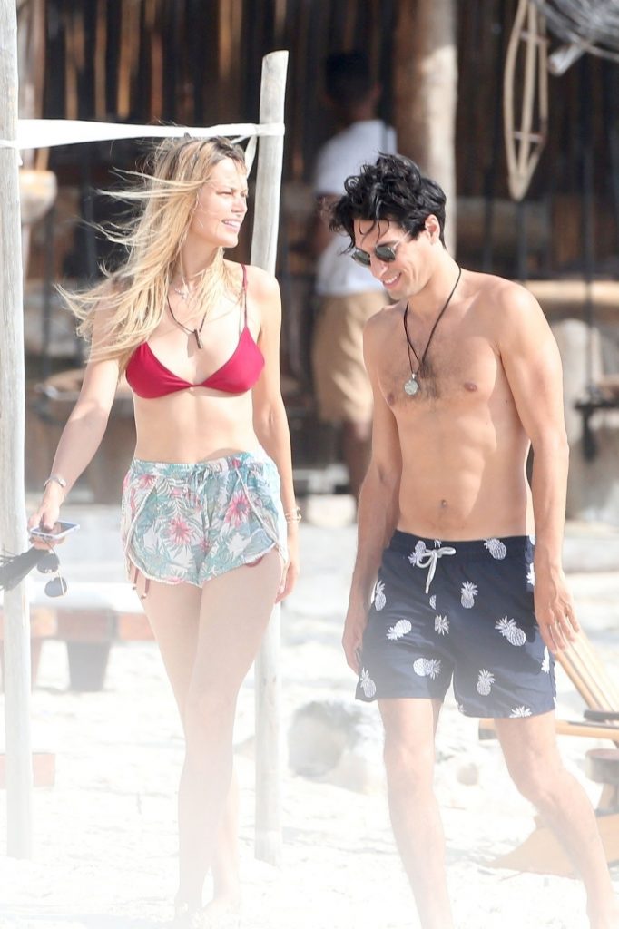 Petra Nemcova makes out with her boyfriend while on holiday in Mexico gallery, pic 8