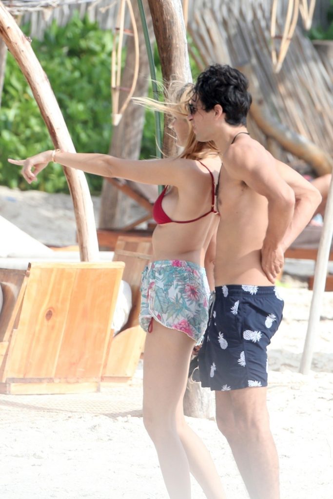 Petra Nemcova makes out with her boyfriend while on holiday in Mexico gallery, pic 10
