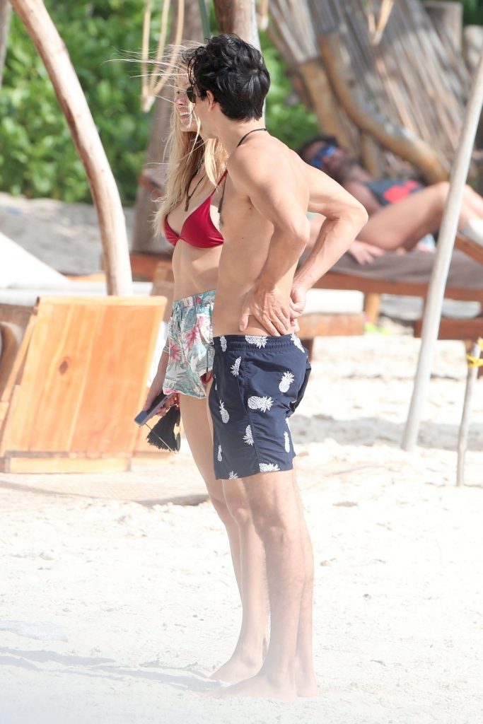 Petra Nemcova makes out with her boyfriend while on holiday in Mexico gallery, pic 14