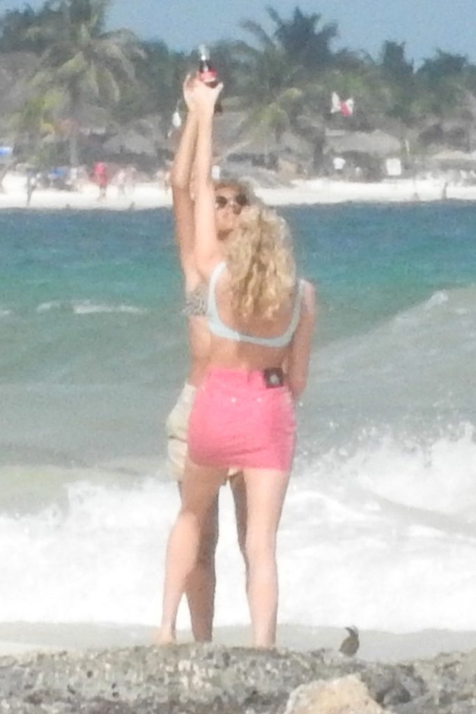 Bikini-clad Elsa Hosk showing off her tight body  gallery, pic 20