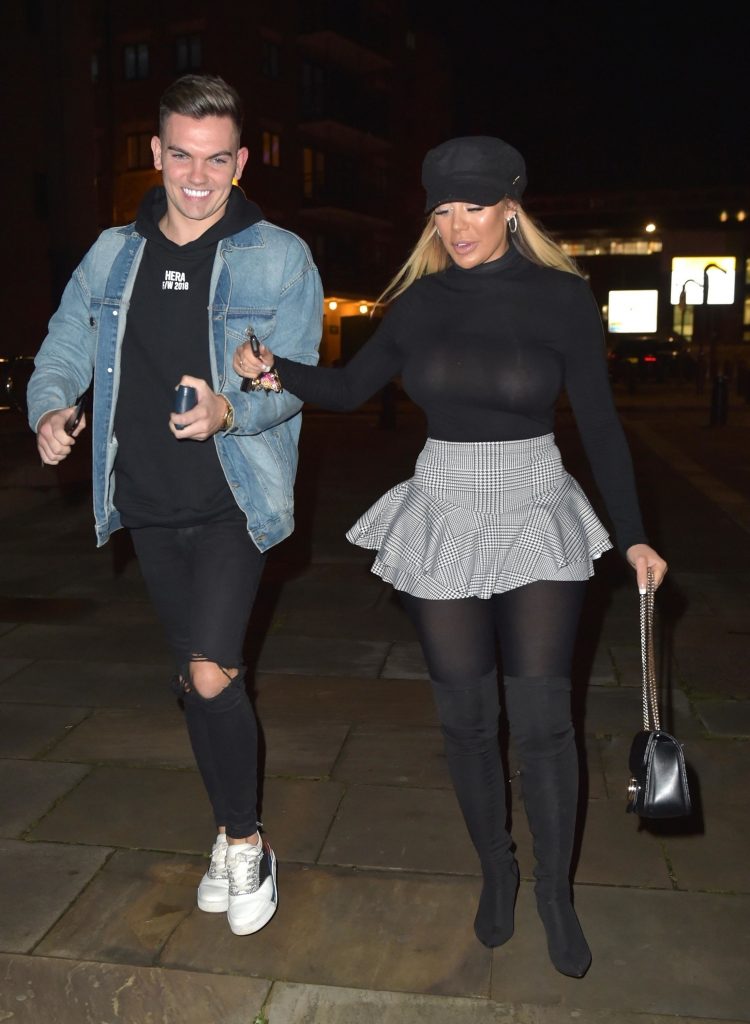 Braless Chloe Ferry shows her meaty ass and shapely breasts on camera gallery, pic 26