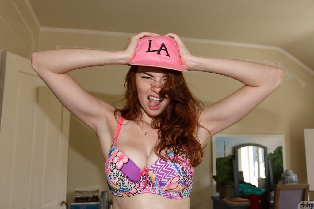 Scantily clad teenager Sabrina Lynn teases with her cameltoe gallery, pic 28