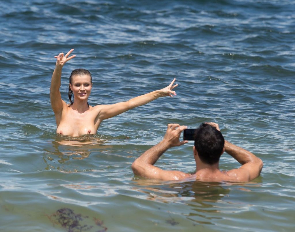 Perfect blonde Joanna Krupa shows her big naked breasts in the water gallery, pic 20