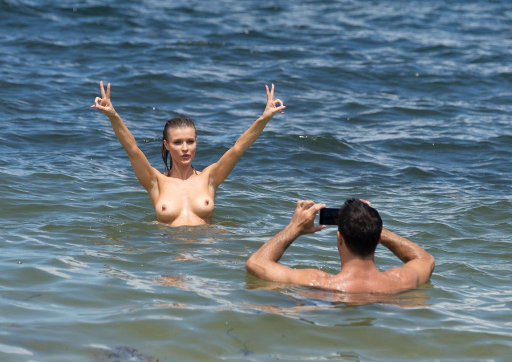 Perfect blonde Joanna Krupa shows her big naked breasts in the water gallery, pic 4