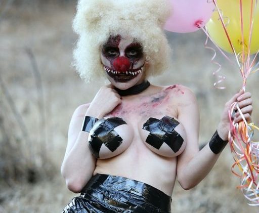 Halloween-themed topless Courtney Stodden gallery (31 Photos)