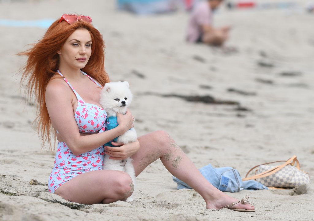 Redheaded Courtney Stodden showing her ass and boobs on a beach gallery, pic 2