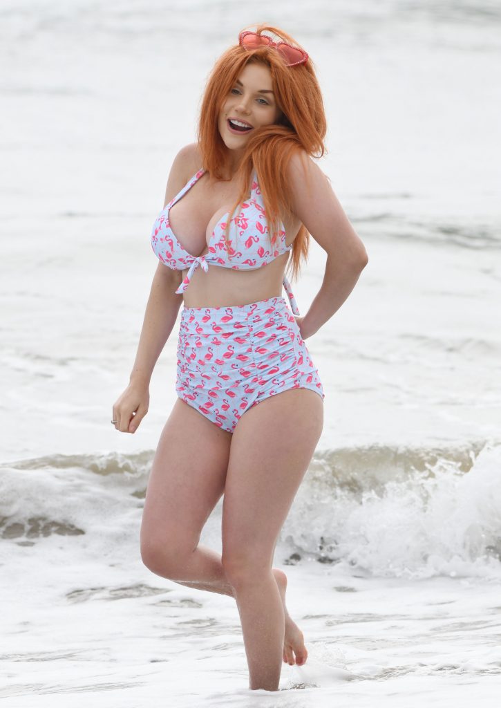Redheaded Courtney Stodden showing her ass and boobs on a beach gallery, pic 6