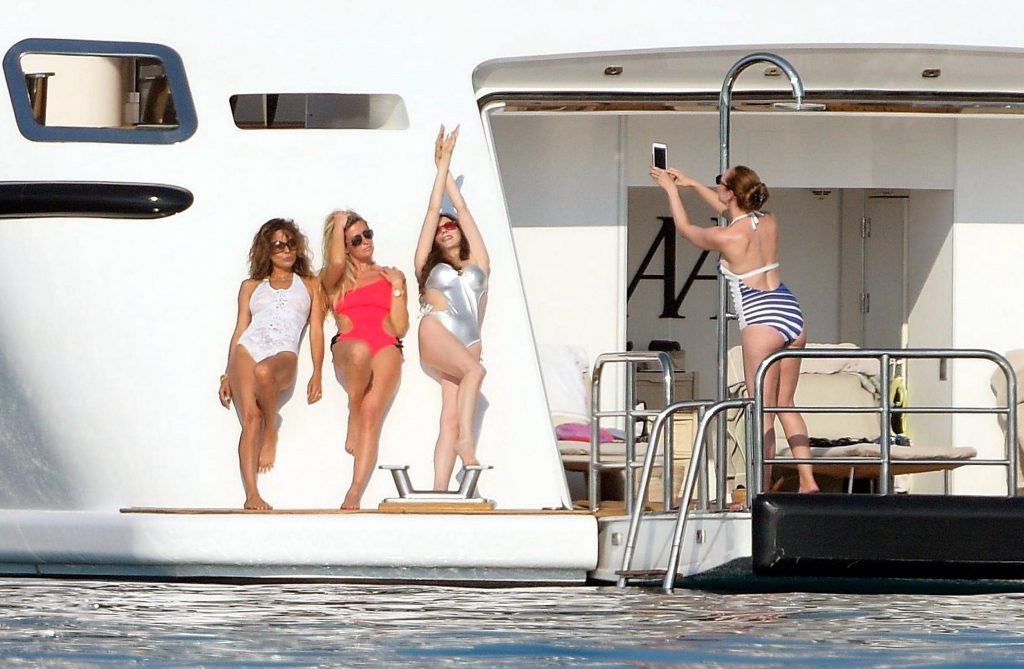 Brooke Burke posing with her sexy girlfriends on a luxury yacht gallery, pic 28
