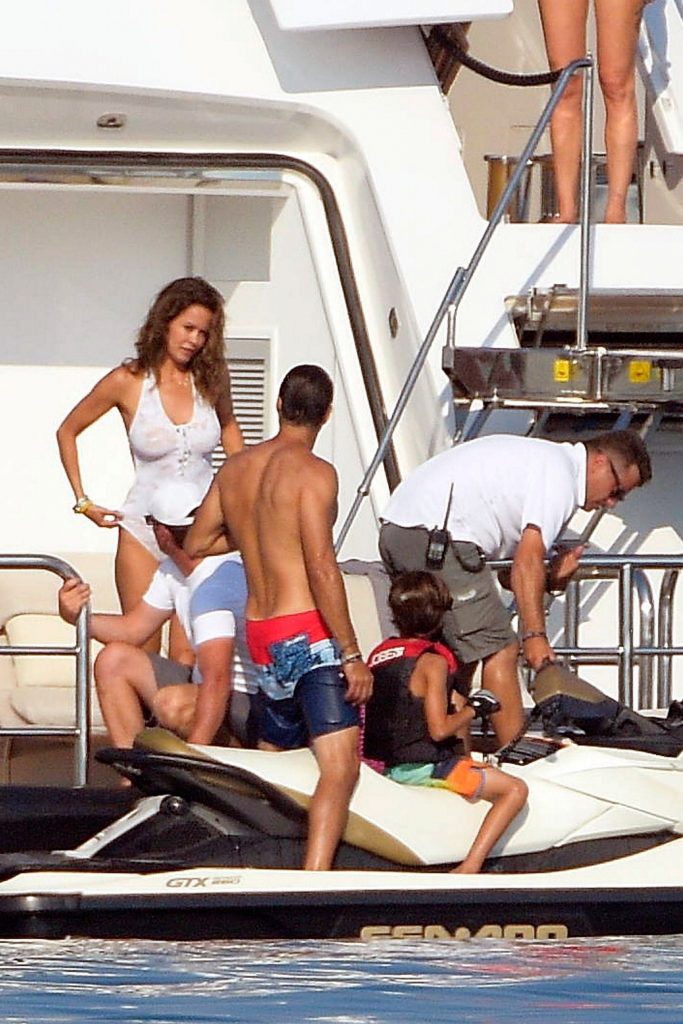 Brooke Burke posing with her sexy girlfriends on a luxury yacht gallery, pic 8