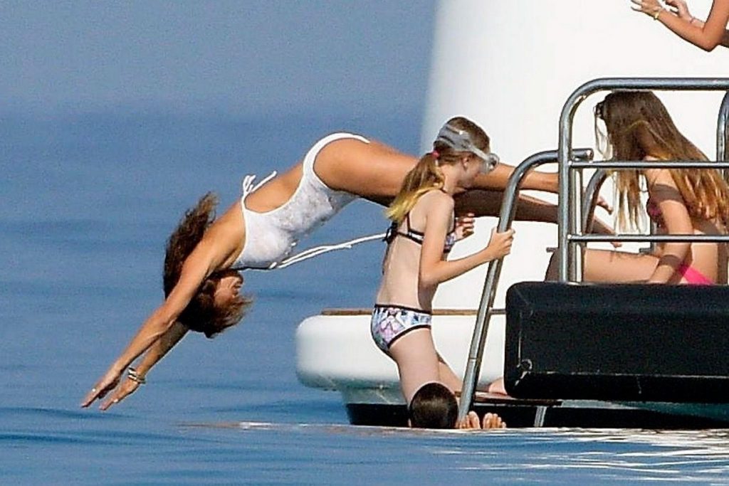 Brooke Burke posing with her sexy girlfriends on a luxury yacht gallery, pic 16