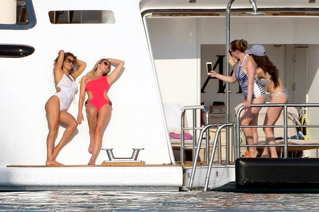 Brooke Burke posing with her sexy girlfriends on a luxury yacht gallery, pic 18
