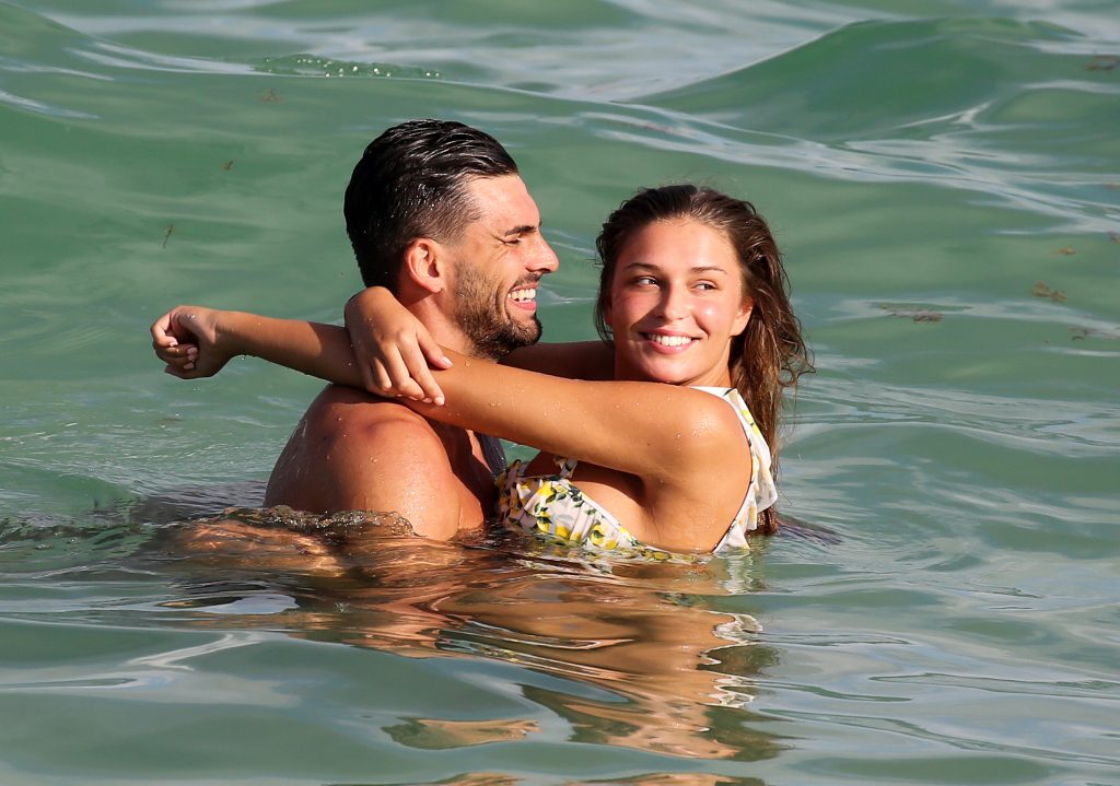 Zara McDermott having fun on a beach in Miami, 08/11/2018 gallery, pic 46