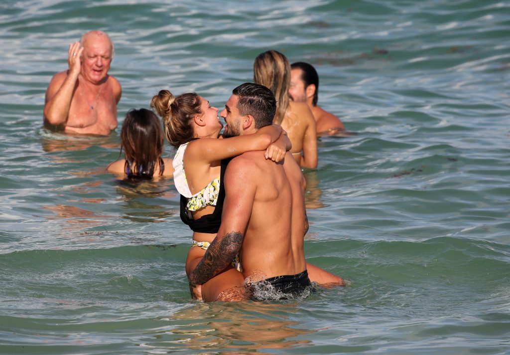 Zara McDermott having fun on a beach in Miami, 08/11/2018 gallery, pic 52