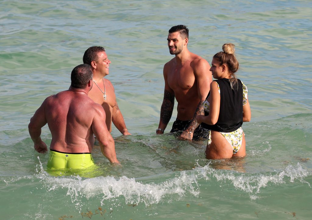 Zara McDermott having fun on a beach in Miami, 08/11/2018 gallery, pic 60