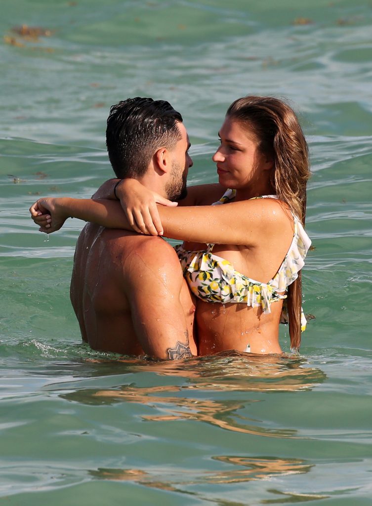 Zara McDermott having fun on a beach in Miami, 08/11/2018 gallery, pic 72