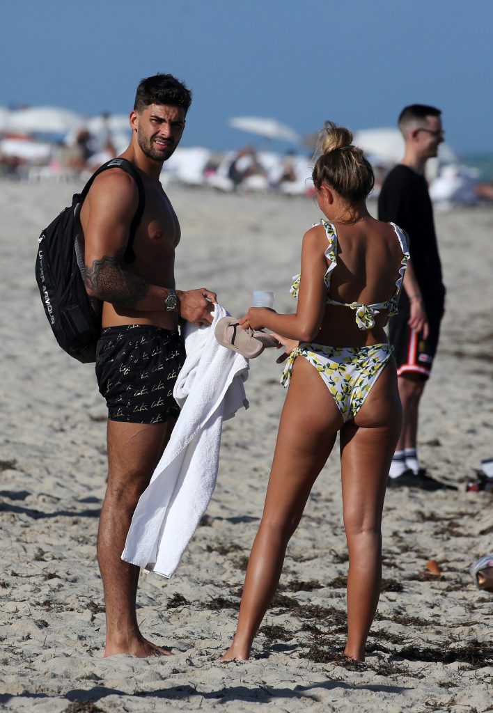 Zara McDermott having fun on a beach in Miami, 08/11/2018 gallery, pic 118