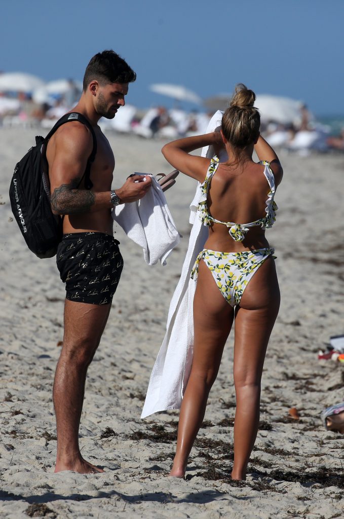 Zara McDermott having fun on a beach in Miami, 08/11/2018 gallery, pic 120