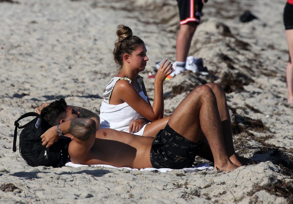 Zara McDermott having fun on a beach in Miami, 08/11/2018 gallery, pic 122