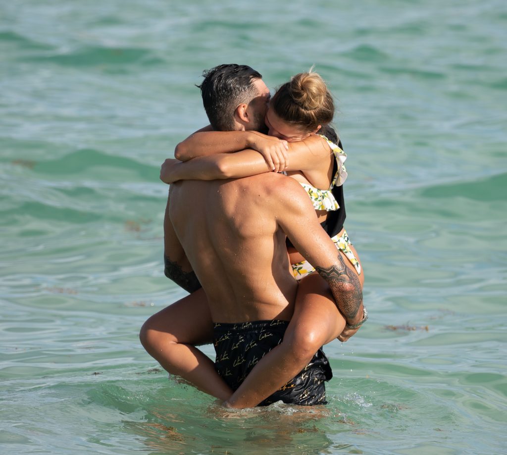 Zara McDermott having fun on a beach in Miami, 08/11/2018 gallery, pic 160