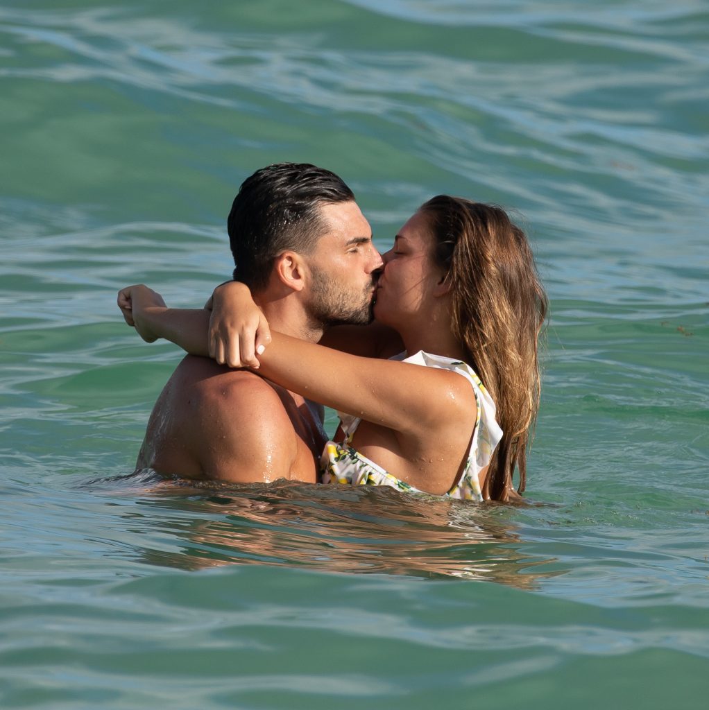 Zara McDermott having fun on a beach in Miami, 08/11/2018 gallery, pic 164