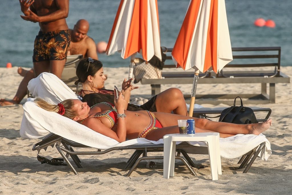 Bronzed blonde Francesca Brambilla flaunting her killer curves on a beach gallery, pic 112