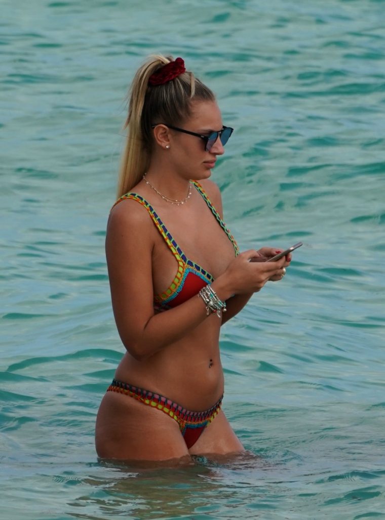 Bronzed blonde Francesca Brambilla flaunting her killer curves on a beach gallery, pic 142