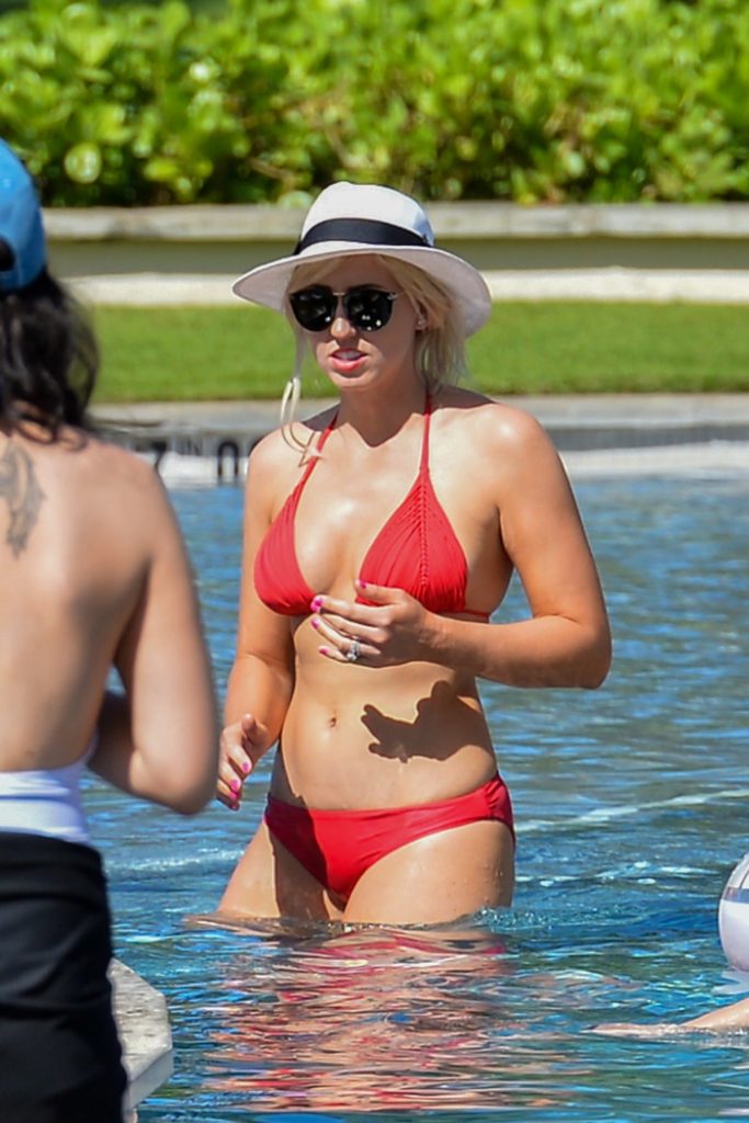 Gorgeous blonde Courtney Force sizzles in a very stylish red bikini gallery, pic 8