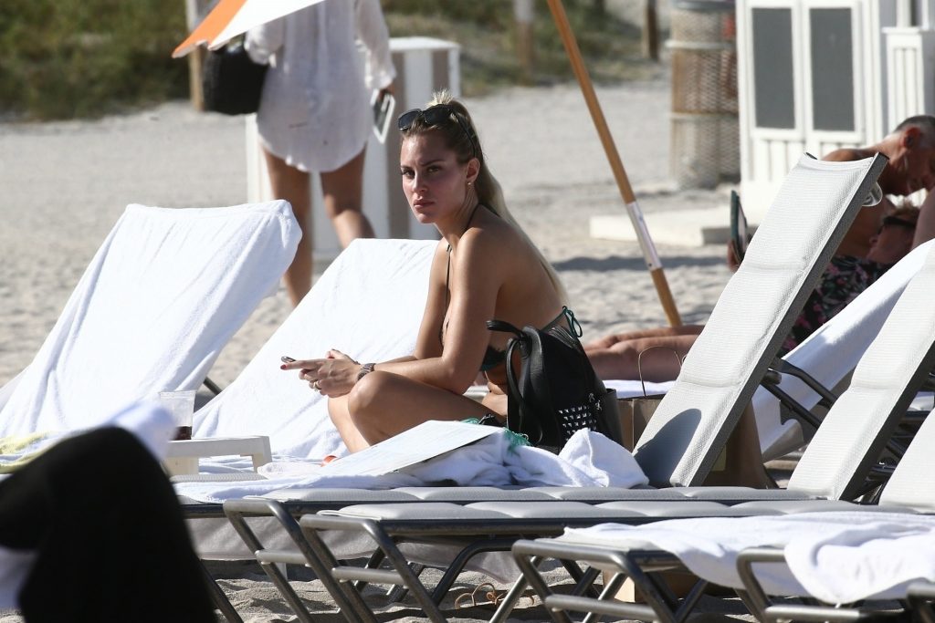 Francesca Brambilla flaunts her curves in a tight-fitting bikini gallery, pic 74