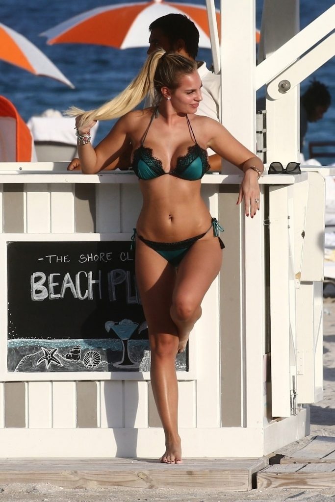 Francesca Brambilla flaunts her curves in a tight-fitting bikini gallery, pic 92