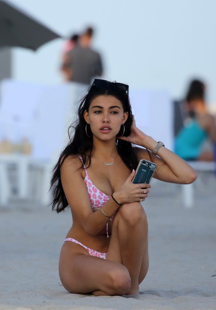 Brunette beauty Madison Beer flaunts her tight young body in Miami gallery, pic 292