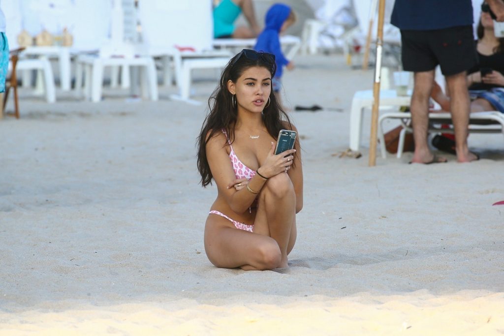 Brunette beauty Madison Beer flaunts her tight young body in Miami gallery, pic 144