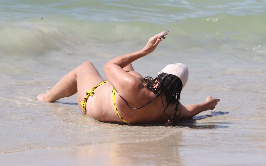 Ugly, fat, and old bitch named Lisa Appleton rolls around in the sand gallery, pic 126